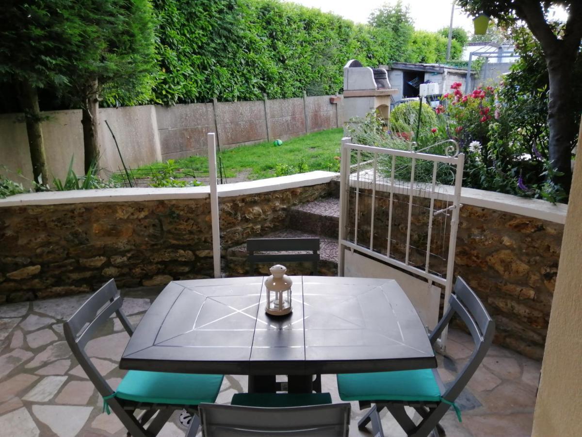 Appartement Type F2 Proche Paris 25 Km Andilly Kültér fotó